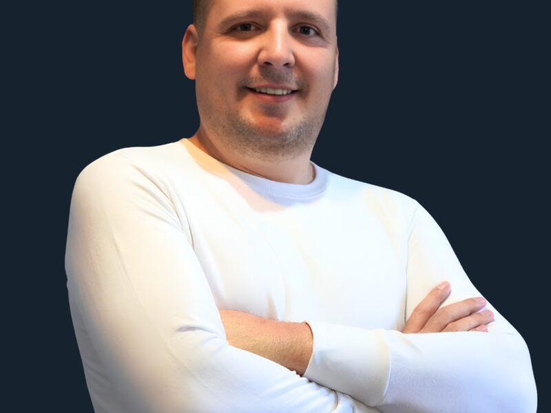 Digitális közösség és piactér létrehozása