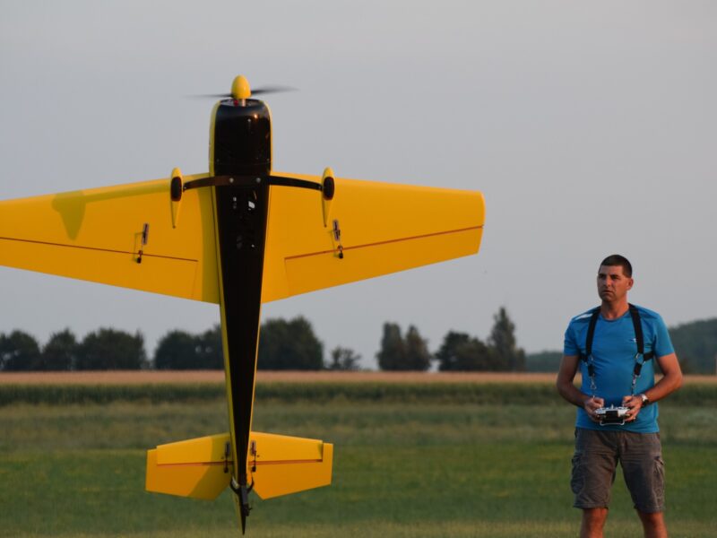 Drón pilóta és műszaki konstruktőr
